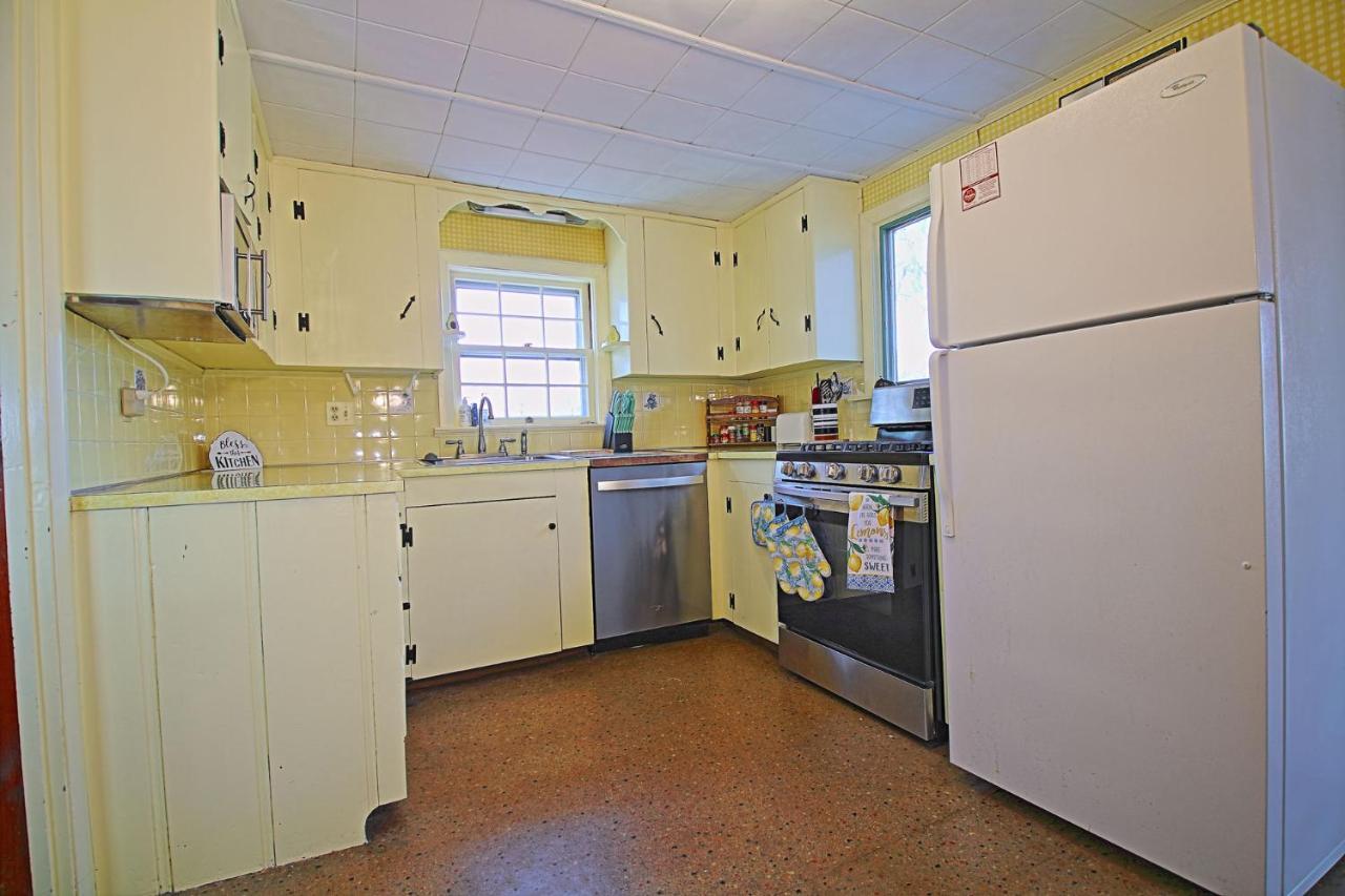 Lofted Cape Cottage By Leavetown Vacations South Yarmouth Eksteriør billede